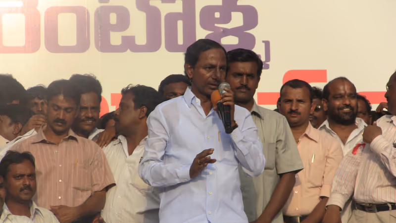 తెలంగాణ ఉద్యమ సమయంలో బహిరంగ సభలో ప్రసంగిస్తున్న కేసీఆర్